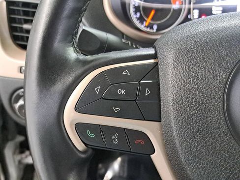 Used 2016 Jeep Cherokee Latitude w/ Cold Weather Group AWD/4WD image 17