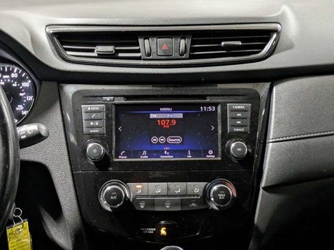 Used 2020 Nissan Rogue S w/ Special Edition Package FWD image 17