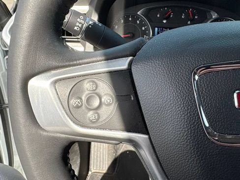 Used 2017 GMC Acadia SLT AWD/4WD image 18