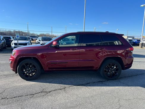 Used 2020 Jeep Grand Cherokee Altitude image 2