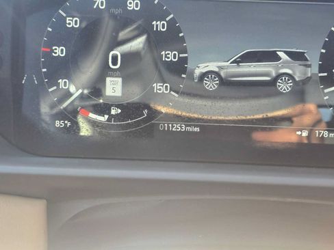 Used 2025 Land Rover Discovery Metropolitan Edition AWD/4WD image 27