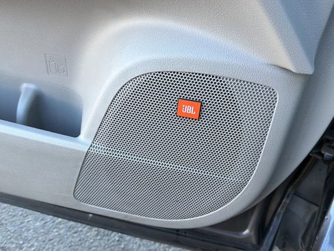 Used 2012 Toyota Highlander SE image 20