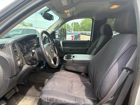 Used 2010 Chevrolet Silverado 2500 LT w/ Interior Plus Package AWD/4WD image 15