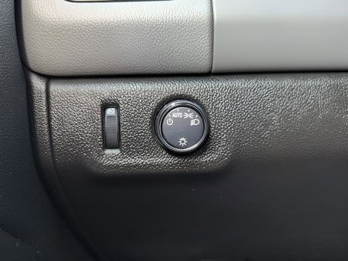 Used 2022 Chevrolet Colorado W/T w/ Custom Special Edition image 18