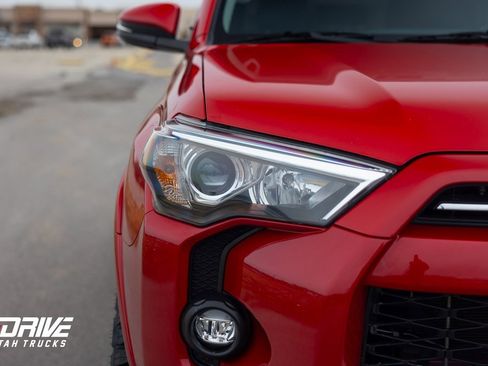 Used 2022 Toyota 4Runner SR5 Premium image 7