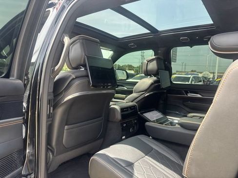 Used 2024 Jeep Grand Wagoneer L Series III w/ Rear Seat Video Group 1 AWD/4WD image 8