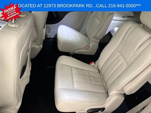 Used 2016 Chrysler Town & Country Touring w/ Driver Convenience Group image 20