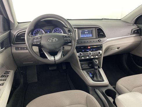 Used 2020 Hyundai Elantra SE FWD image 17