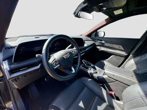 Used 2024 Cadillac XT4 Sport FWD image 9