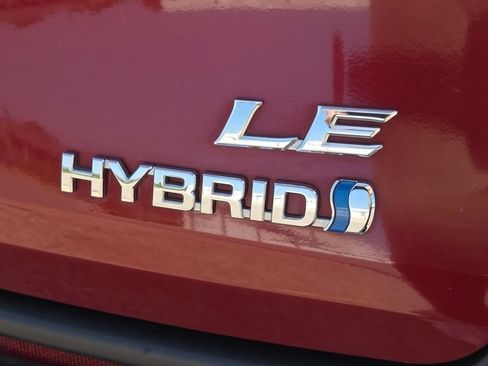 Used 2024 Toyota Sienna LE FWD image 25