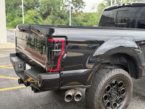 Used 2022 Ford F250 Lariat w/ Lariat Ultimate Package AWD/4WD image 6