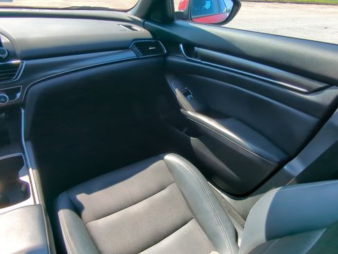 Used 2018 Honda Accord Sport image 14
