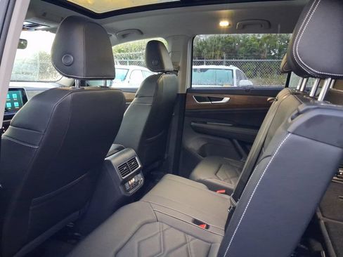 New 2026 Volkswagen Atlas SE FWD image 5