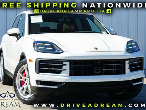 Used 2025 Porsche Cayenne S w/ Premium Package Plus image 2
