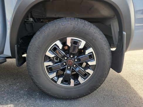 Used 2023 Nissan Frontier PRO-4X w/ Technology Package AWD/4WD image 9
