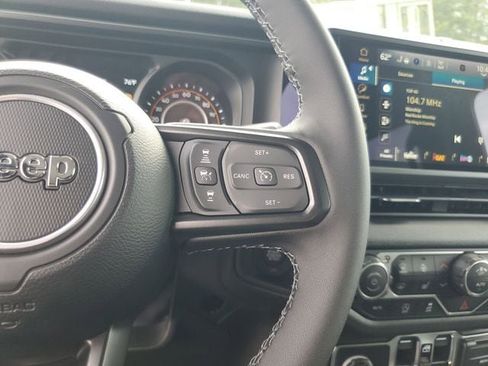 New 2025 Jeep Gladiator Sport image 17