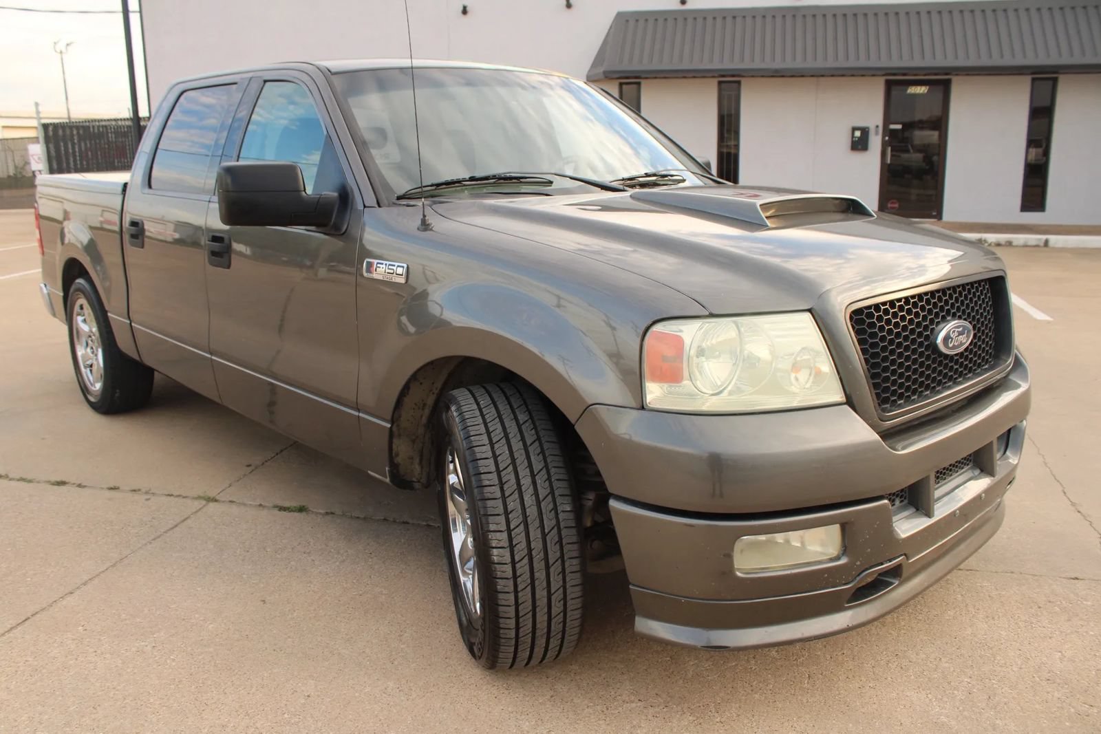 Used 2004 Ford F150 Lariat RWD image 3