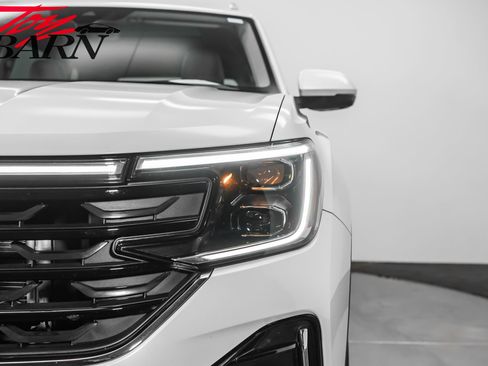 Used 2024 Volkswagen Atlas SEL Premium R-Line image 11