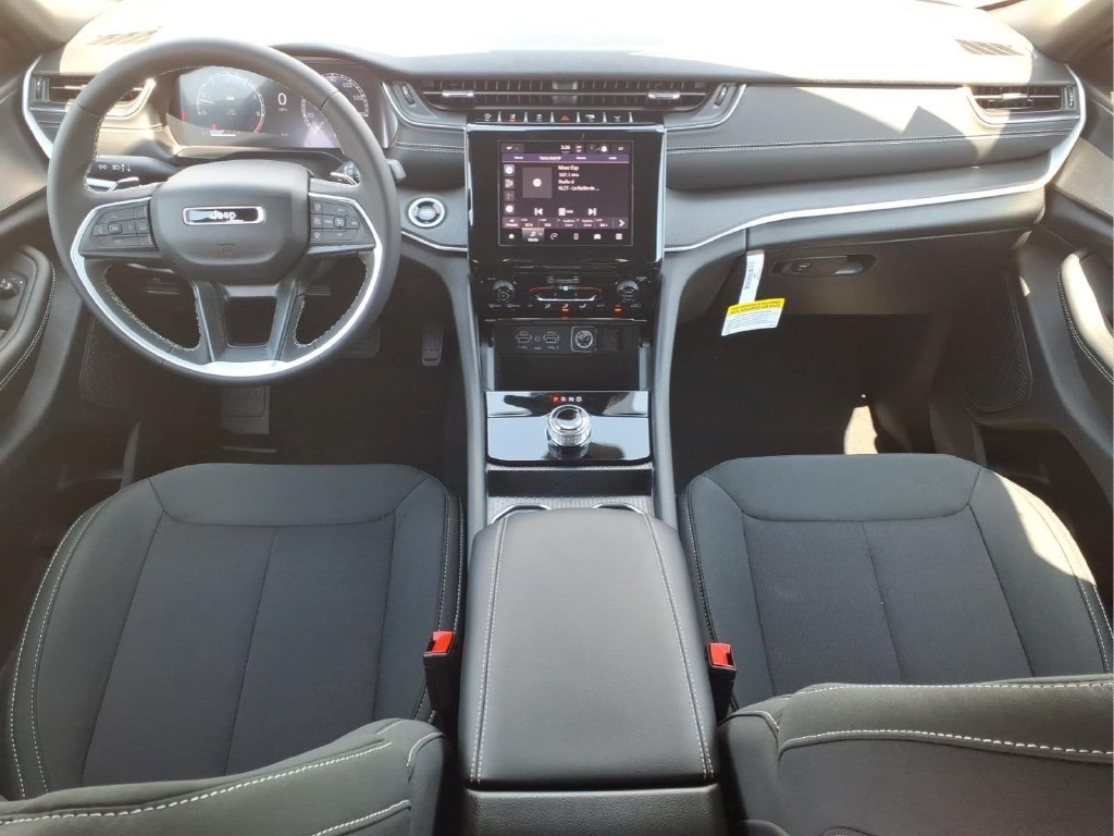 New 2026 Jeep Grand Cherokee Laredo AWD/4WD image 11