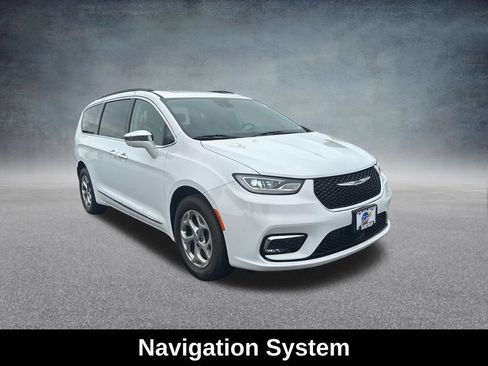 Used 2022 Chrysler Pacifica Limited AWD/4WD image 9