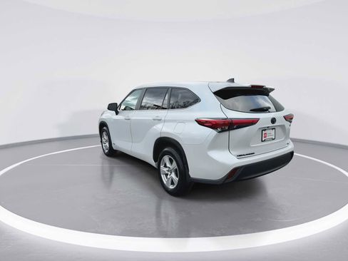 Certified 2023 Toyota Highlander LE image 6