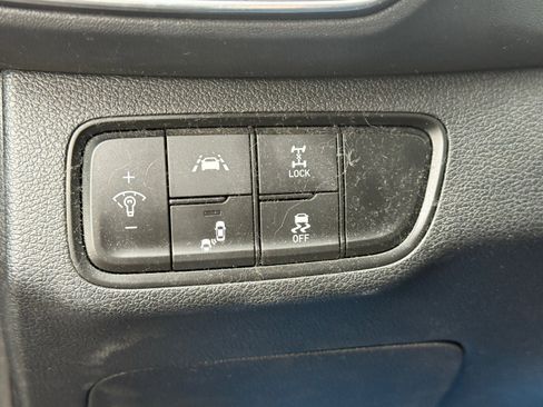 Used 2019 Hyundai Santa Fe SE image 15