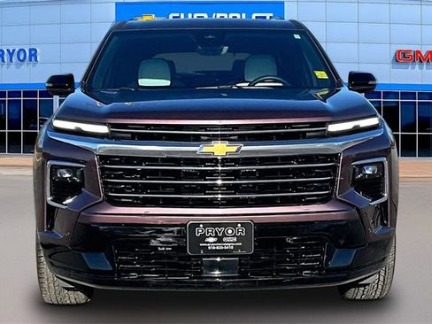 Used 2025 Chevrolet Traverse High Country image 2