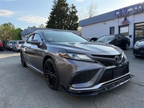 Used 2022 Toyota Camry XSE w/ Navigation Package image 4