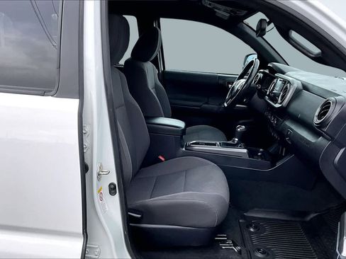 Used 2019 Toyota Tacoma TRD Off-Road image 14