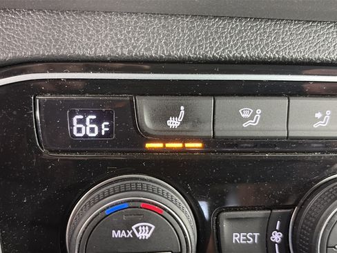 Used 2018 Volkswagen Atlas SEL FWD image 23
