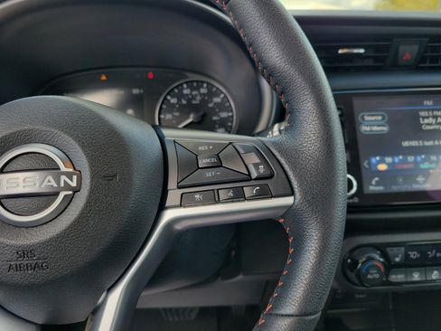 Used 2023 Nissan Kicks SR w/ SR Premium Package image 27