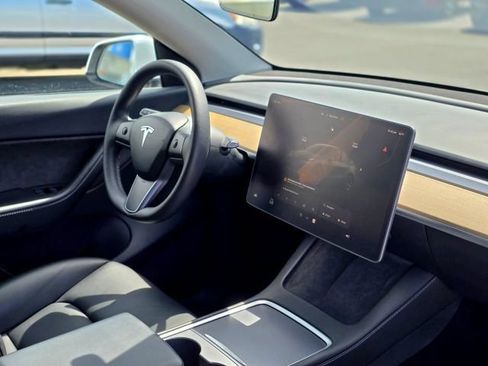 Used 2023 Tesla Model Y Long Range AWD/4WD image 20