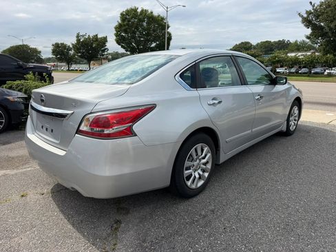 Used 2015 Nissan Altima 2.5 S w/ Power Driver Seat Package FWD image 5