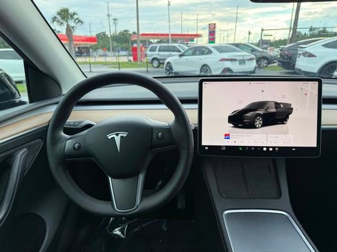 Used 2023 Tesla Model Y Long Range AWD/4WD image 18