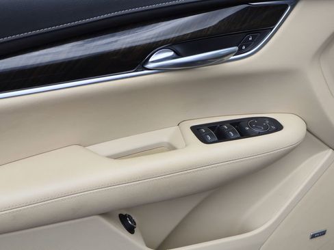 Used 2018 Cadillac XT5 FWD image 20