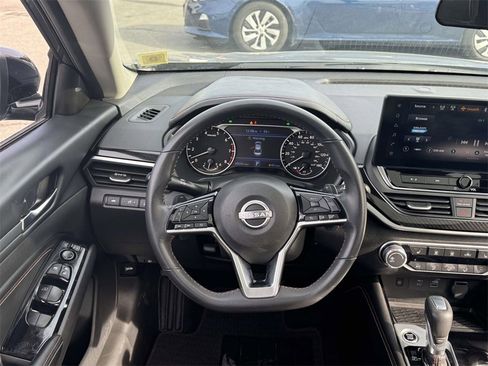Used 2023 Nissan Altima 2.5 SR w/ SR Premium Package image 15
