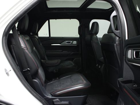 Used 2025 Ford Explorer ST AWD/4WD image 16