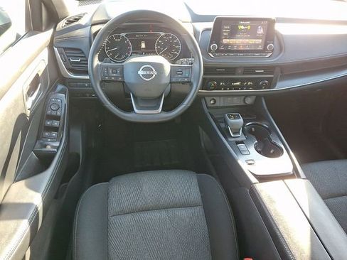 Certified 2025 Nissan Rogue SV image 12