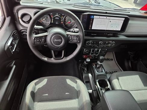 Used 2025 Jeep Wrangler Unlimited Sport AWD/4WD image 12