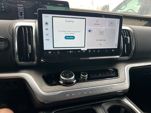 Used 2025 Ford Expedition Platinum image 8