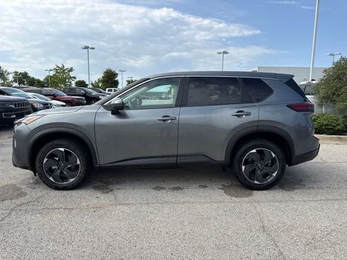Used 2024 Nissan Rogue SV AWD/4WD image 2