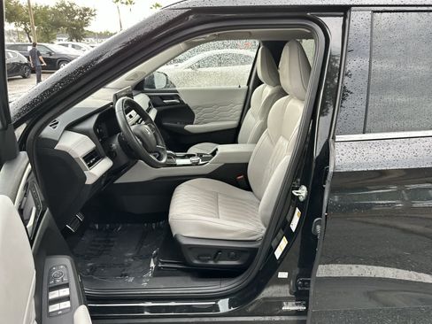 Used 2025 Mitsubishi Outlander SEL FWD image 2