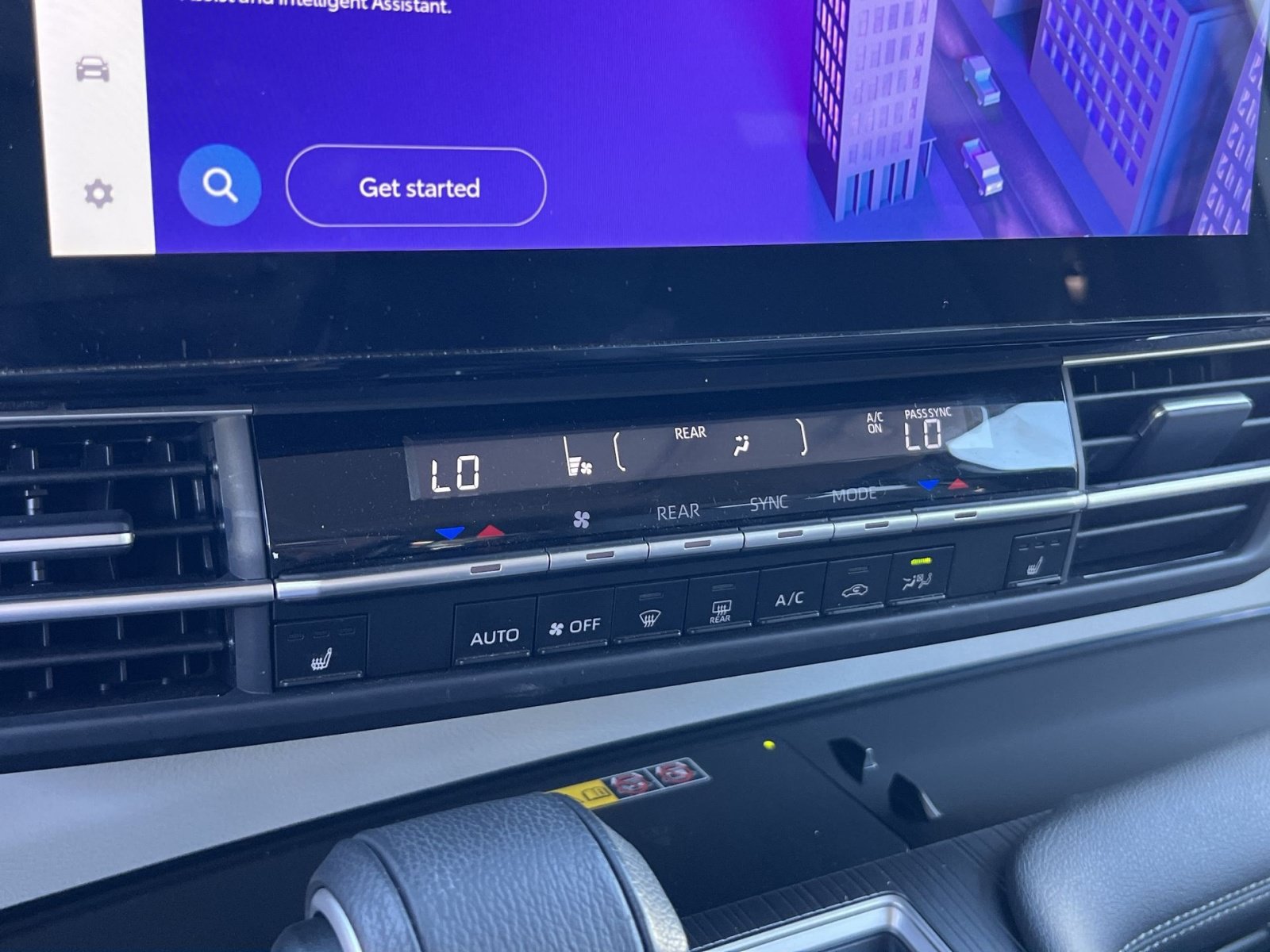 Used 2025 Toyota Sienna XLE FWD image 22