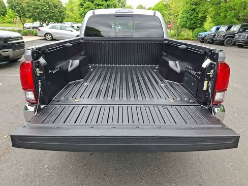 Used 2020 Toyota Tacoma SR5 AWD/4WD image 29