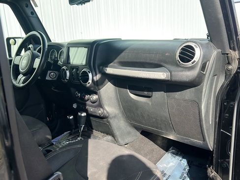 Used 2016 Jeep Wrangler Unlimited Sahara AWD/4WD image 20