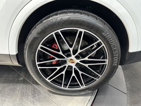 Certified 2024 Porsche Cayenne S image 13