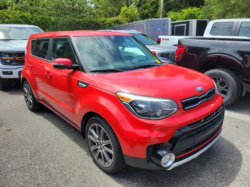 Used 2018 Kia Soul ! image 2
