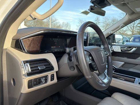 Certified 2022 Lincoln Navigator L Reserve image 21