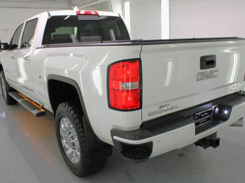 Used 2016 GMC Sierra 2500 Denali w/ Duramax Plus Package AWD/4WD image 7
