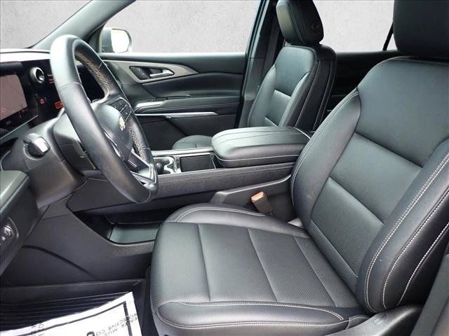 Used 2025 Chevrolet Traverse LT w/ Driver Confidence Package AWD/4WD image 12